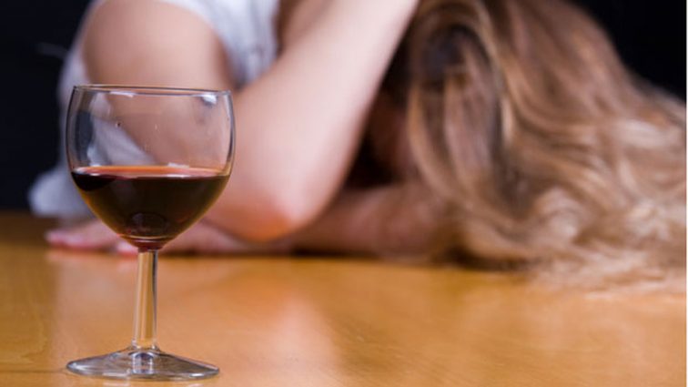 8 тревожных признаков того, что ваш близкий человек — скрытый алкоголик