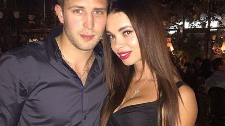 Жена футболиста сборной Украины похвасталась идеальным телом в бикини: соблазнительное фото