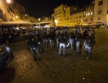 Английские фанаты устроили беспорядки в центре Марселя