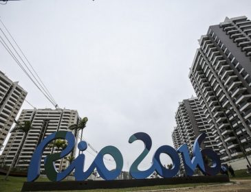 Рио накануне Олимпиады: антисанитария, митинг проституток, импичмент