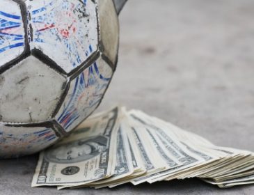 Футболистам Динамо уменьшат зарплату