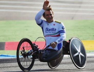 Бывший гонщик «Формулы-1» стал трехкратным чемпионом Паралимпийских игр