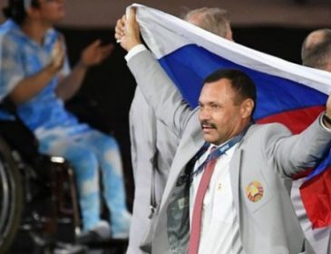 Пронесшего флаг России на Паралимпиаде попросили покинуть Бразилию