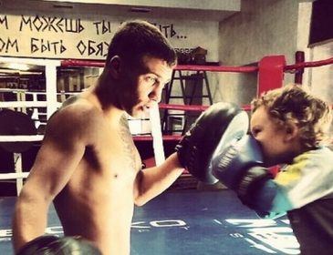 Известный боксер тренируется со своим сыном вместе. Это тронет даже самых стойких( видео)