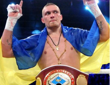 ФОТОФАКТ. Александр Усик признан боксером года по версии WBO