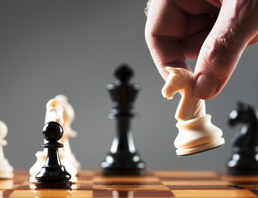 Украинец выиграл шахматный турнир на одном из британских островов (ФОТО)