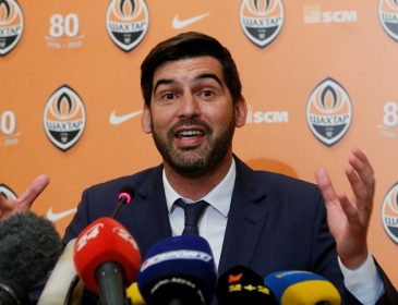 Украинский тренер руководит командой по телефону в Азербайджане