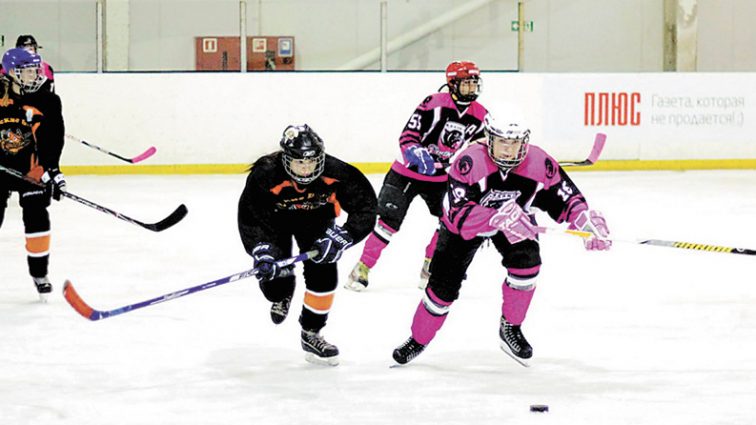 Трус не играет в хоккей: в Украине прошел женский чемпионат из мужского вида спорта