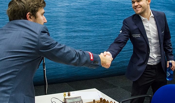 Карлсен и Карякин сыграли вничью в первой партии чемпионского матча