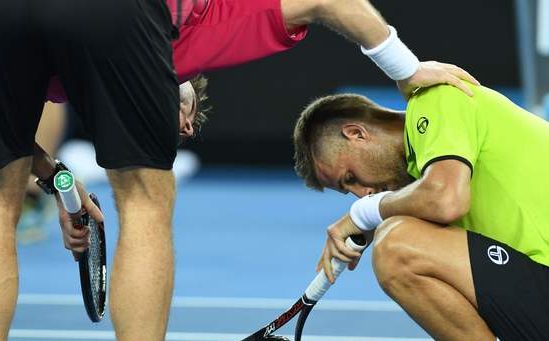 Australian Open 2017: Вавринка попал мячом Клижану в интимное место