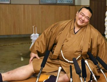 Сквозь тернии к звездам: японец впервые за 19 лет выиграл турнир по сумо