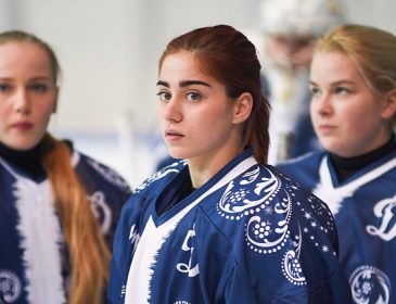 «От скуки»: российская хоккеистка сделала откровенное признание о лесбиянках в спорте