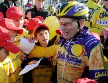 105-летний велосипедист установил мировой рекорд