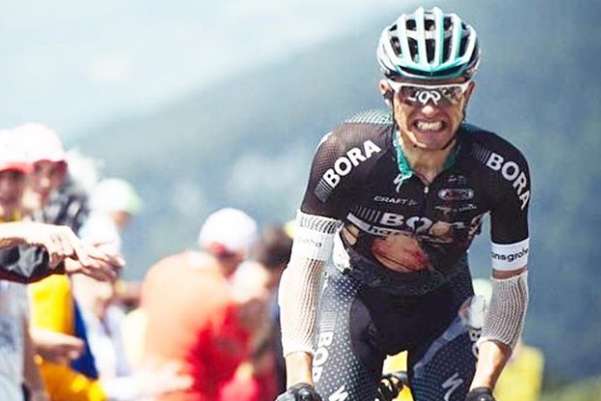Стальные ноги велогонщика после 16 этапов Тур де Франс