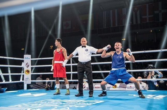 Украинец Хижняк выиграл чемпионат мира по боксу