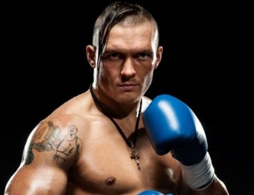 Усик встретится с россиянином Гассиевым в финале Всемирной боксерской суперсерии
