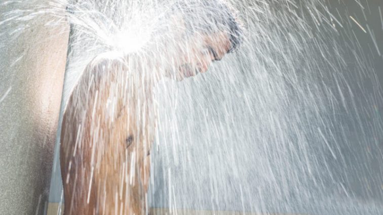 Вот почему нельзя принимать душ во время жары