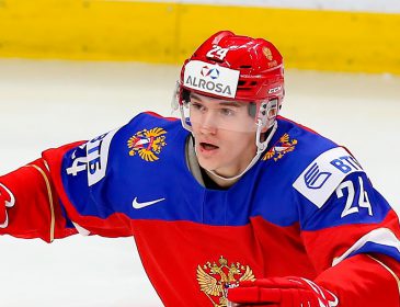 «Здесь все против нас»: Российский хоккеист устроил истерику после матча