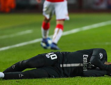 Неймар со слезами на глазах покинул футбольное поле посреди матча Кубка Франции
