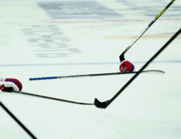 Смертельный поединок: в России хоккеист умер во время матча